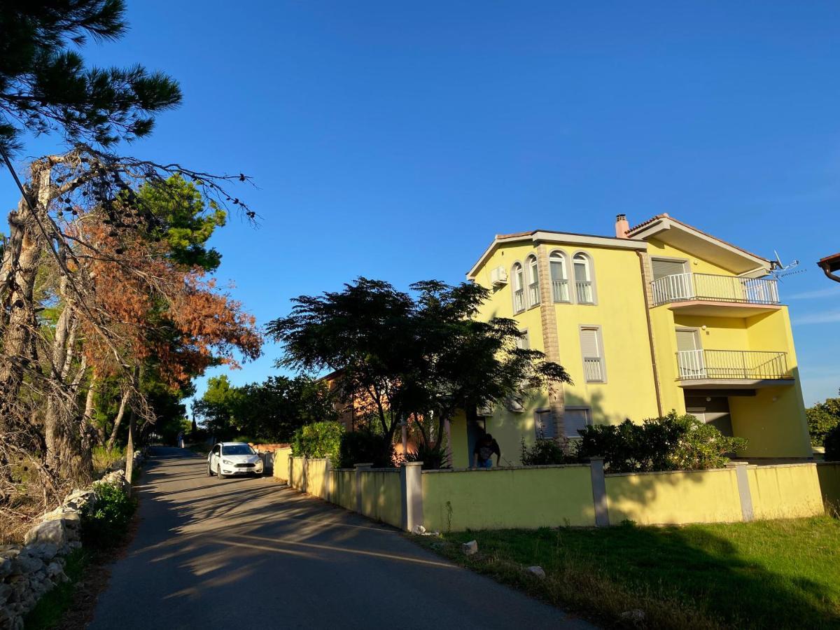 Villa Mena Vir Exterior photo